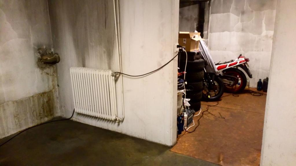 För att skapa litta mer julstämning hade undertecknad införskaffat ett par paket Glögi och en burk pepparkakor på WiLLY:S Garageförmannen hade inför årets vintersäsong gjort en betydande