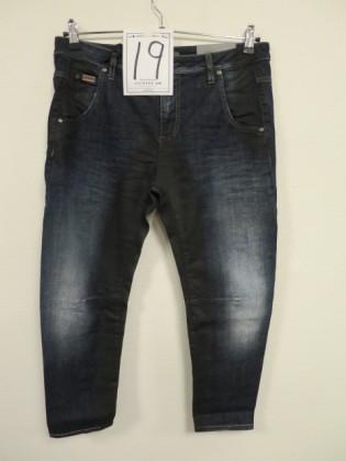 jeans Monrow storlek S 1551-016 Avslut: 12:00 Stretch jeans Monrow storlek L 1551-017 Avslut: 12:01 Stretch jeans