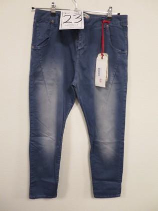 12:05 Stretch jeans Miss Miss storlek