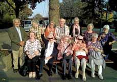 36 Amtsblatt Ettlingen 25.10.2018 Nr. 43 Mit Hilfe der Besatzung gingen die Senioren an Bord und wurden vom Kapitän an ihre Plätze gebracht.