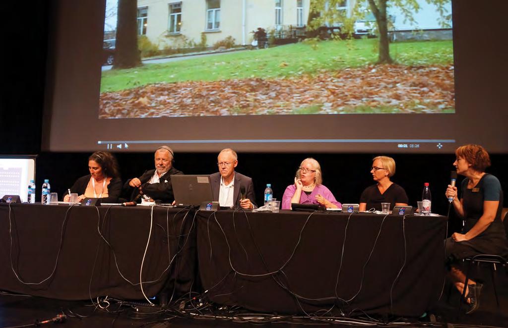 Europæisk konference om døvblindhed I august 2013 afholdt Deafblind International (DbI) i Lille, Frankrig den 8. europæiske konference om døvblindhed. Titlen lød Identitet og forandring.