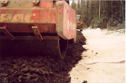 4.4 Hantering av gummiklipp 4.4.1 Logistik Det åtgår stora volymer gummiklipp i ett vägbygge. För att få tag på tillräckliga volymer material i rätt dimension kördes materialet upp från Göteborg.