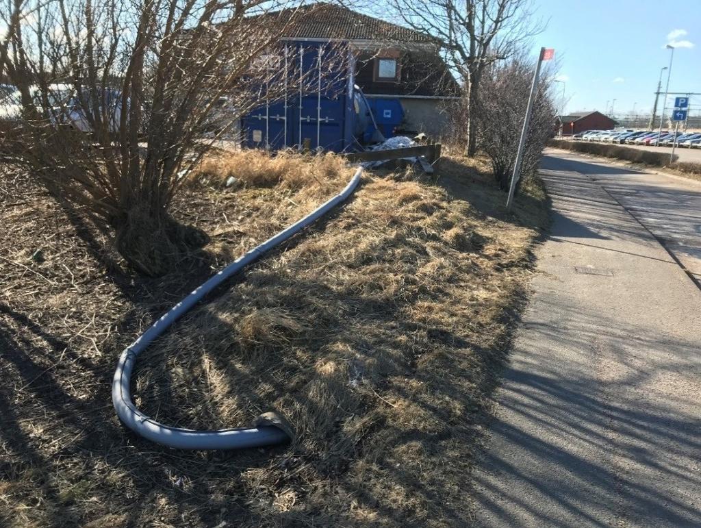 Bild 3. Utsläppspunkt för renat grundvatten. Vattnet leddes till dagvattensystemet. 4.