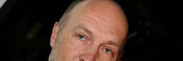 Jag tror på Robert Lind I en komedisketch i början av 1980-talet av Hasse å Tage utvecklar Hans Alfredsson, via sin ständiga rollfigur Valfrid Lindeman, sin syn på Gud.