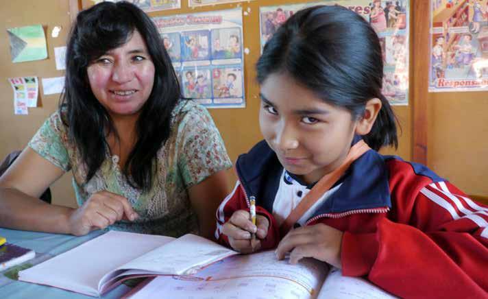 Foto: EFKs arkiv Utsatta barn får hjälp att klara skolan, Peru Peru är ett ungt land och skolan är mycket bristfällig.