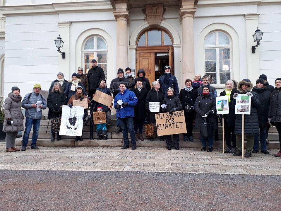 Fredagen den 30 november, två dagar innan FN:s stora klimatkonferens i Katowice, genomfördes klimatmanifestationer på många platser för Parisavtalet och för en snabb utfasning av fossila bränslen.