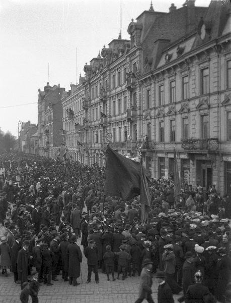 Från 1 maj demonstrationerna i Malmö, 1905. Samlingen på Gustaf Adolfs torg.