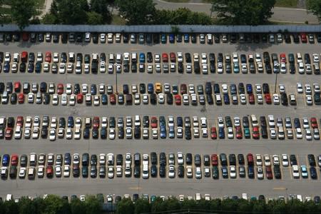 Hur många parkeringsplatser? Ett företag ska bygga 100 nya lägenheter.