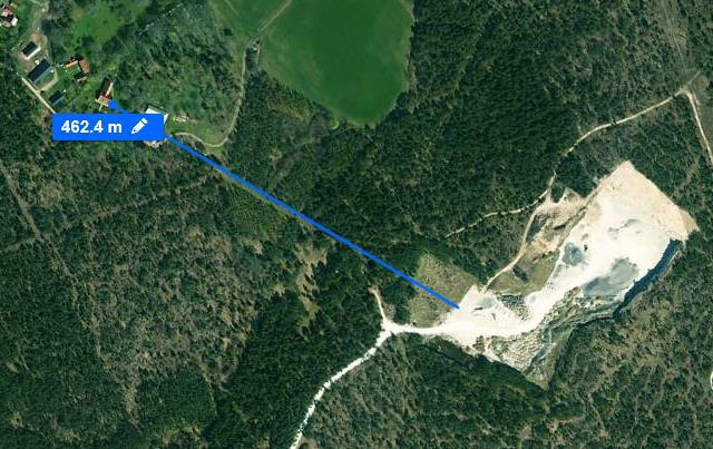 Frågan om naturvärdenas vikt, samt störningar avseende buller och damm från upplagsplatsen torde vara avgjord genom prövningen och dom i Mark och miljööverdomstolen avseende bygglov samt