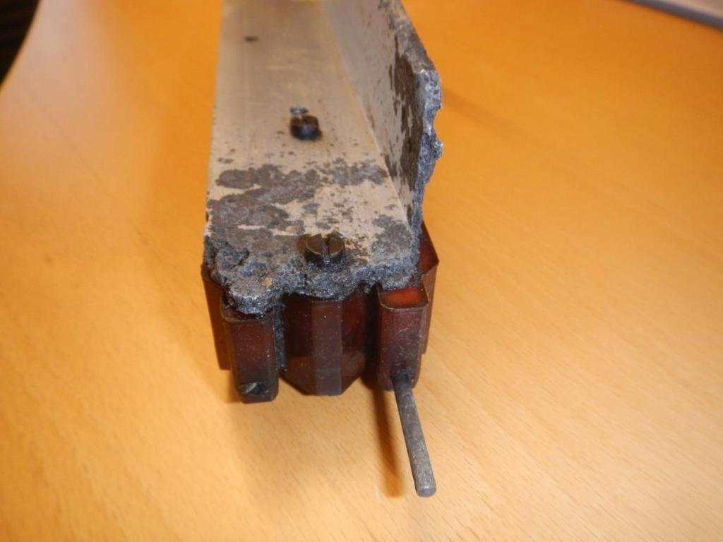 Saknad elektrod Infästningsskruv Figur 18. Nivågivaren. 1.5.