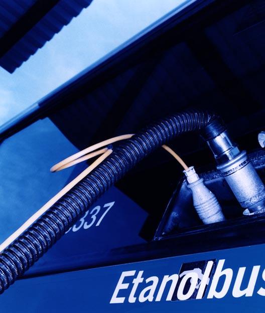 1. Luftföroreningar och buller från väg-, spår- och sjötrafik Mål för perioden År 2006 ska minst en fjärdedel av landstingets person- och varutransporter utföras med förnybara drivmedel.