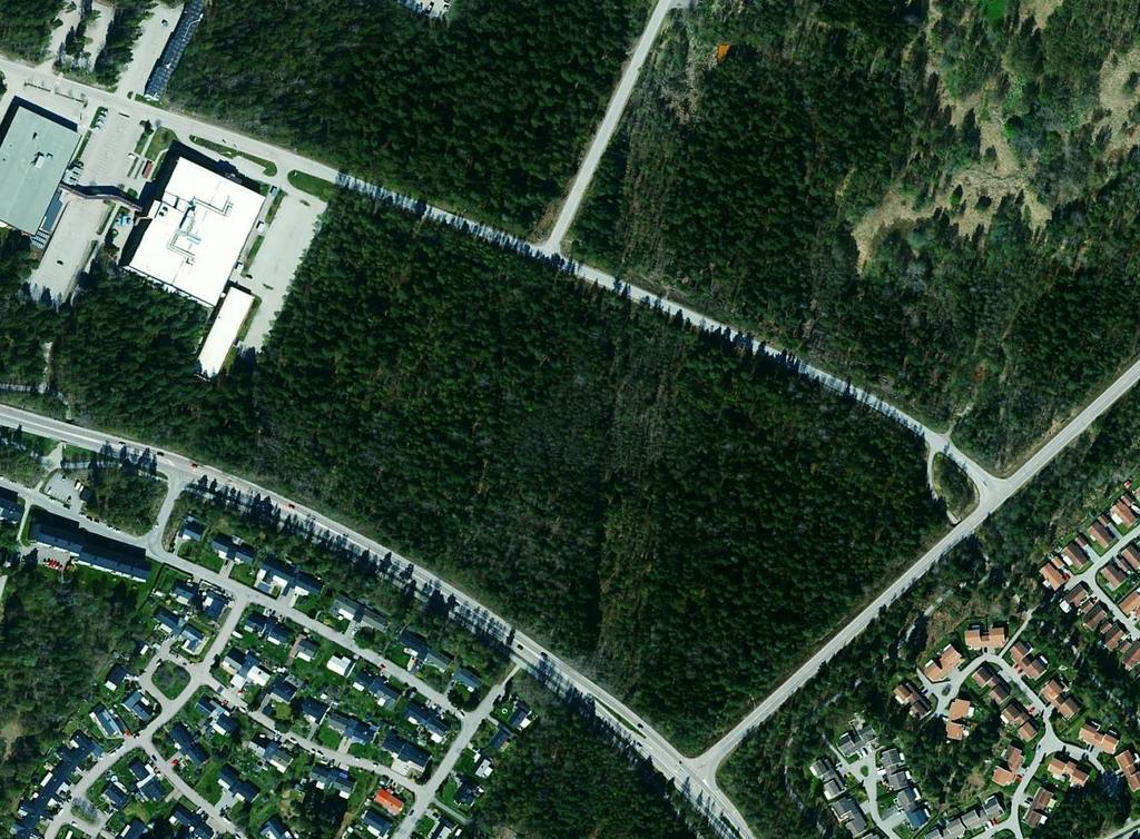 1 INLEDNING I området Finnslätten, norr om Västerås tätort, ska ett obebyggt område som består av blandskog exploateras med industri och kontor.