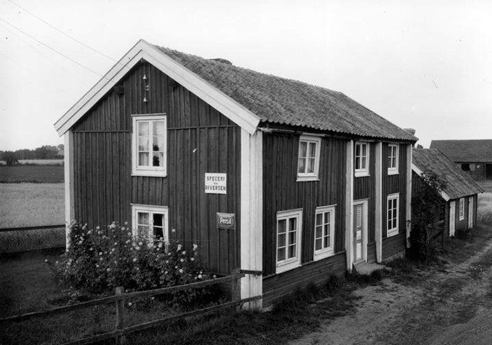 Flera av gårdarna i