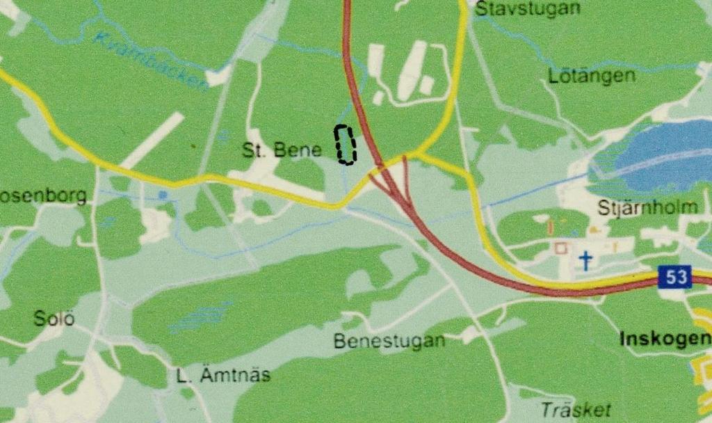 Kvarndammen Beskrivning: I skogspartiet öster om motorvägen vid Stora Bene rinner en källbäck som avvattnar åkrarna vid Spjutkärr. Här finns också en kallkälla.