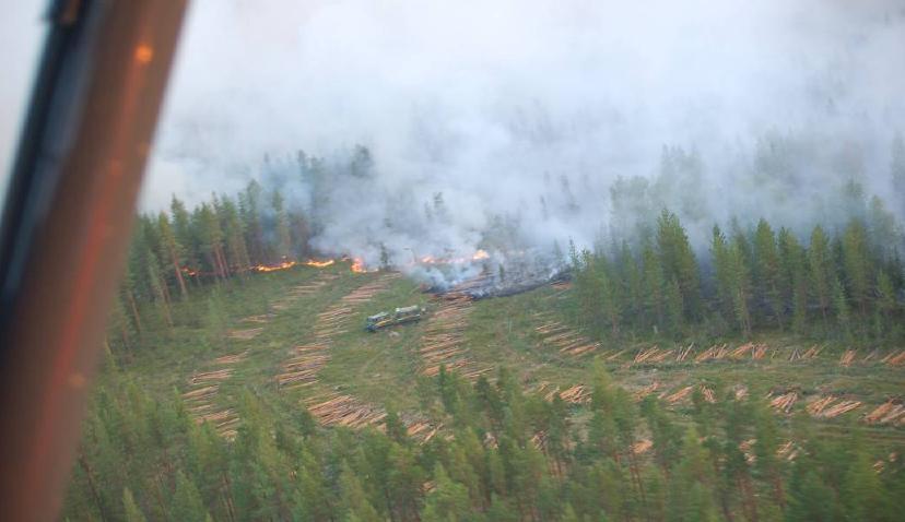 skogsbrandsdepåer. Den depå som fanns i närområdet hade använts veckan innan vid en skogsbrand i Piteå och var fortfarande där.
