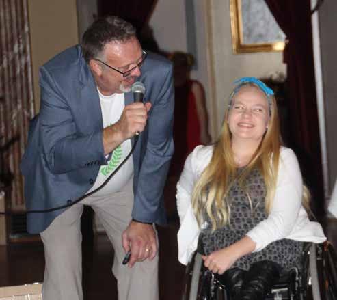 10-års jubileum KF Heros skilja de två lagen åt. Till slut blir det jubileumslaget, med Eva Lotta Ädel som en drivande center som drar det längsta strået.