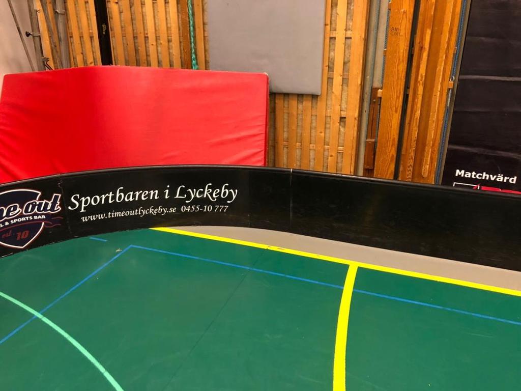 MATCHMANUAL VEDEBYHALLEN A Uppdaterad: 2018-10-30 De nycklar som behövs när man ska rigga för hemmamatch, sitter på kiosknyckelknippan (rosa innebandyboll).