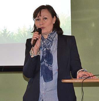 Kicki informerar och välkomnar alla till utställningen som pågår i kommunhuset "Finland finns inom mig" Boosta Hällefors är en satsning på fysisk aktivitet och rörelse samt en hyllning till