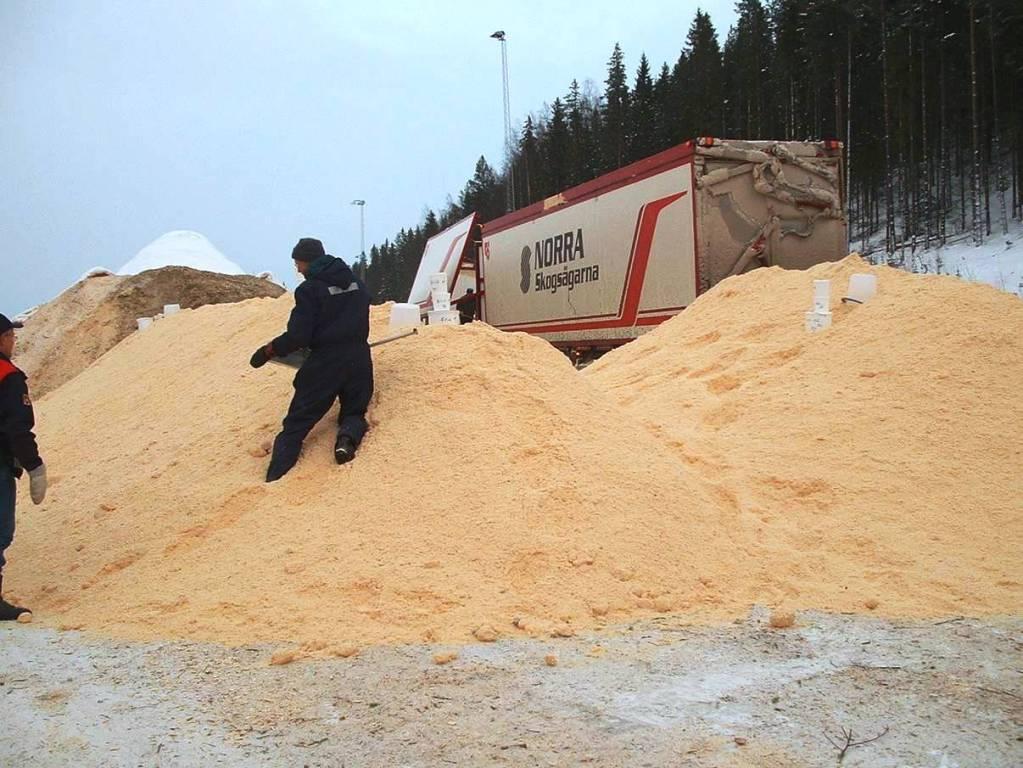 Sampling from tipped lorry load (pile) Side view