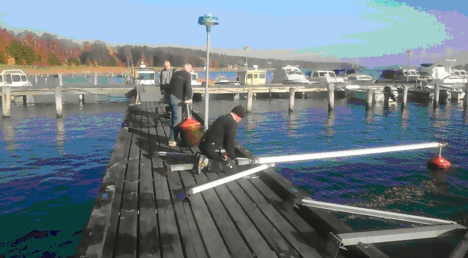 Arbetet startade redan våren 2017 med att vi kom fram till att det skulle kosta stora pengar att bli av med vår flytbrygga om vi använde den så länge så att det bara återstod att skrota den.