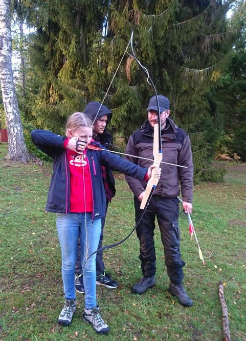 Blat nr. 1-2019 Informationsskrift för Scouterna i Skaraborg Pilbågeskytte på Äventyrarträff Tidaholms scoutkår Foto Anna Carlsson UTSIKTEN.