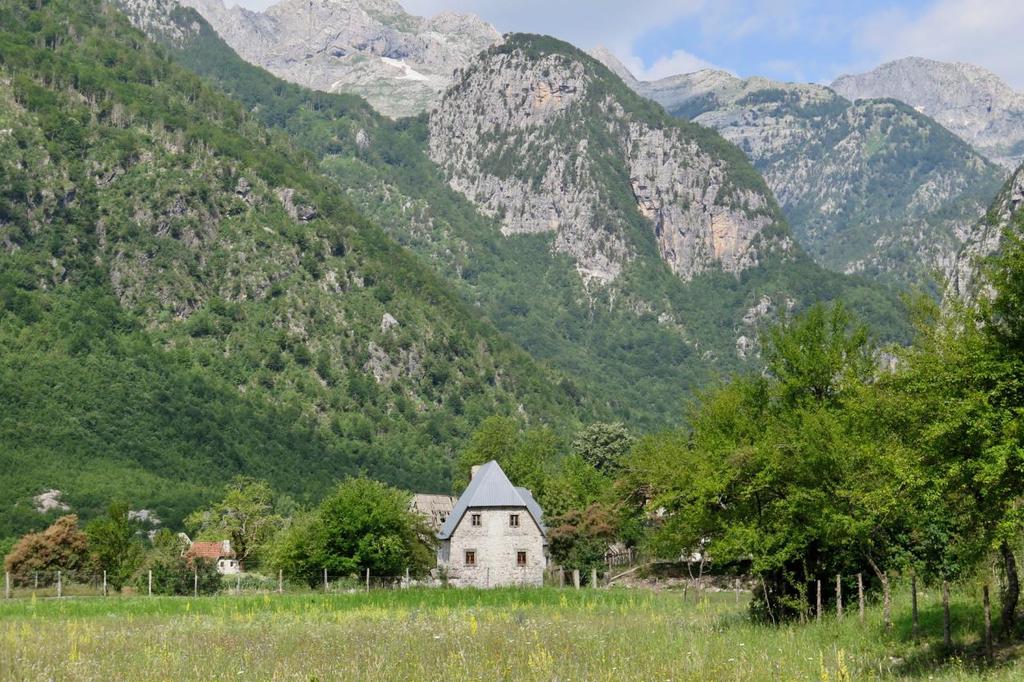 Den vackra byn Theth i Balkan Alps. Foto: Mona Stråling. INLEDNING AviFaunas första resa till Albanien blev lyckad.