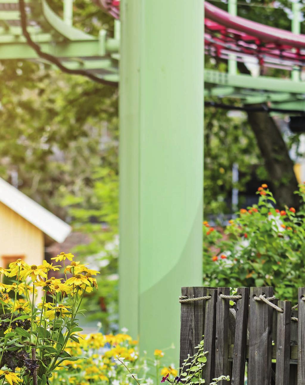 LISEBERG ETT PRUNKANDE LISEBERG STÄLLER HÖGA KRAV PÅ KVALITET I mitten av maj är det dags. Då byts premiärens lökar och penséer ut mot Lisebergs berömda och uppskattade sommarblommor.