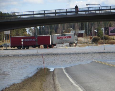 Då de konstgjorda sjöarna fylldes blev man tvungen att leda in översvämningsvattnet på Rintala invallningsområde, som hade varit i bruk endast ett par år.