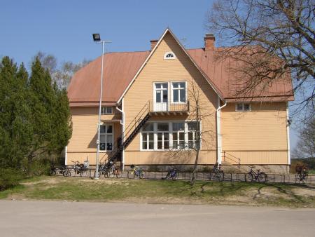 5 (10) Åsbo fritidshem Åsbo fritidshem ligger vackert beläget vid Åsbodalen 1 km från samhället Strålsnäs.