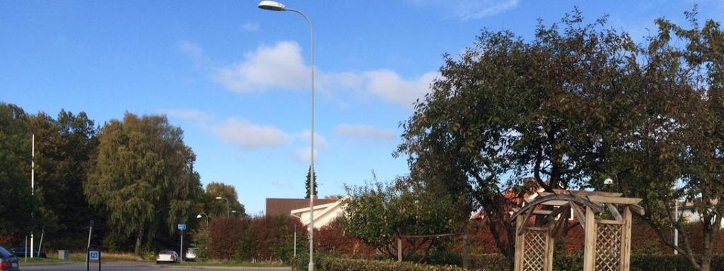 Parkeringen längs Södra Vårvindsgatan är oreglerad förutom tre platser i norr vid korsningen med Västra Bräckevägen. På planområdet finns en grusad yta som används som parkering.