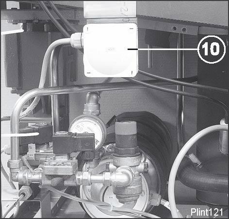 Installationsanvisningar Elanslutning av utrustningen Elanslutningen för disk- och torkmedel sker i kopplingslådan (10).