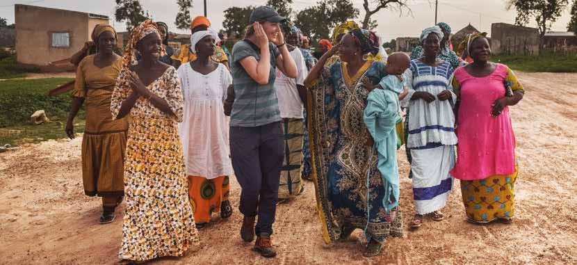 Fredrika på besök i Koussanar, Senegal där ActionAid arbetar När kropp och huvud frågar Varför?