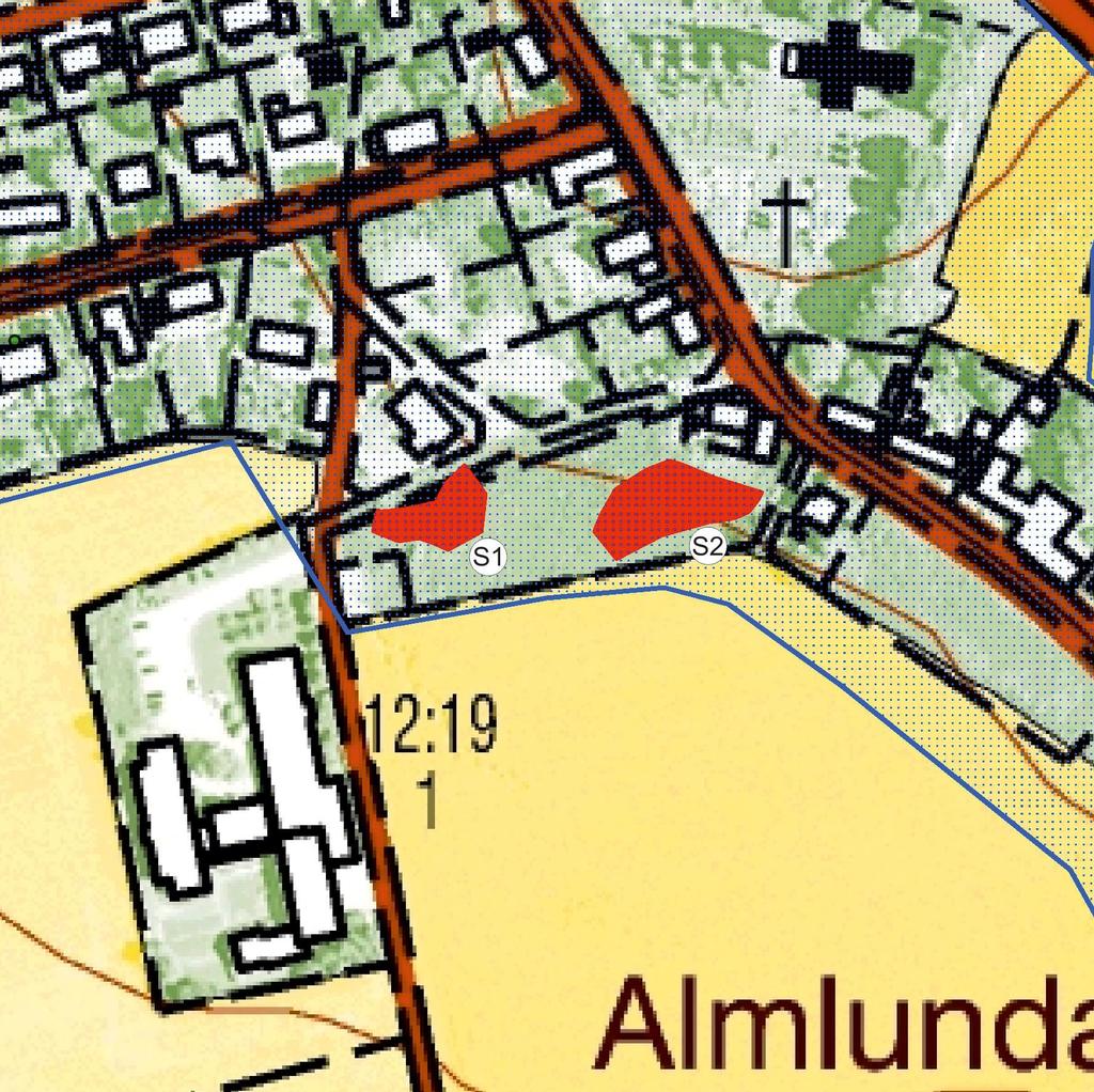 Inom de två matjordsavbanade områdena, schakt 1 och 2, påträffades sammanlagt 255 mörkfärgningar som inledningsvis tolkades utgöra anläggningar.