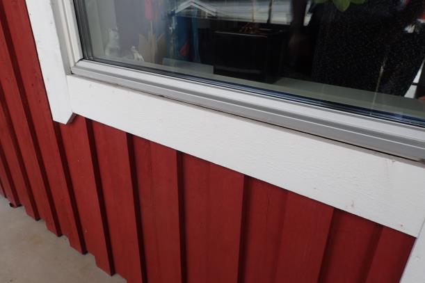 Pos 2 Inga fönsterbleck under balkongens
