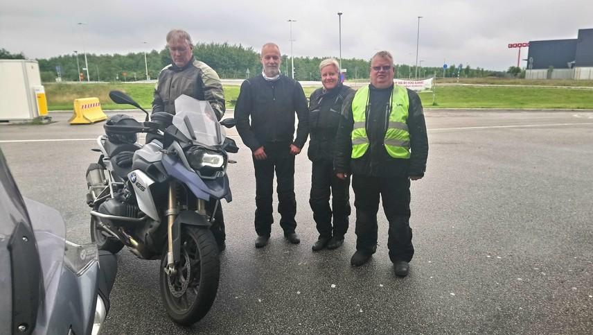 Älmhult T/R på 400 km Mc-vänliga vägar Text och bild: Tord Andreasson Lördagen den 8 juli började inte bra, en rejäl regnskur drog förbi precis som jag höll