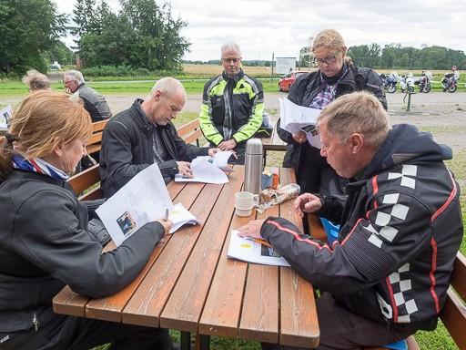 Så mellan tuggorna passade många av oss på att fylla i både fråge- formulärets luckor och våra egna kunskaps dito.