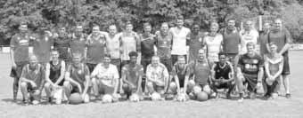 Mann startet der SFD-Tross am Freitagnachmittag in das dreitägige Trainingslager vor den Toren Freiburgs im sonnigen Breisgau. Am Abend baten Heiko Himpel und Gerhard Simon zur ersten Einheit.