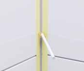 3. Foga hörn och vinklar med mjukfog Foga i hörn och i golv/väggvinkeln med mjukfog för att skapa en rörlig fog.