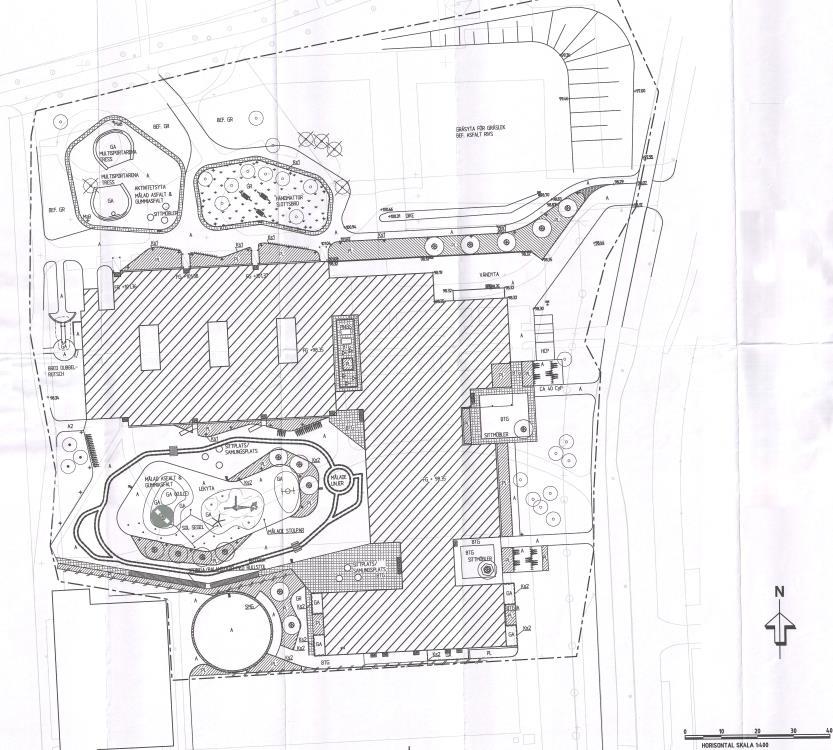 Mariebergsgatan 4.2.3 MARIEBERGSSKOLAN Nedan ses en översikt på Västra skolan och Mariebergsskolan där byggnaderna är skrafferade. Ytor som bedömts som utemiljö är markerade med rosa.