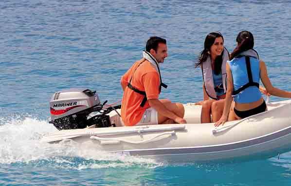 Allt omkring familjebåtliv 310 SPORT EURO-STYLE -TUBER FÖR MER PLATS I BÅTEN Quicksilvers Sportmodeller med sina Euro-style pontoner som ger större durkyta, är stora nog att transportera många