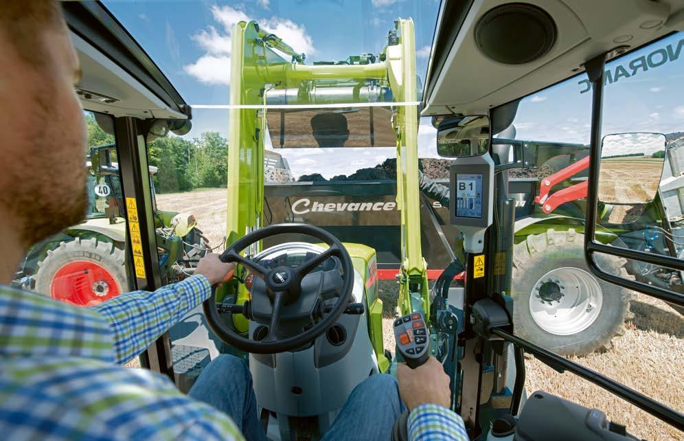 FLEXPILOT (alla modeller). Joysticken på ARION 400 är integrerad i höger armstöd. Förutom frontlastaren kan den samtidigt användas för manövrering av QUADRISHIFT- / HEXASHIFT-transmissionen.