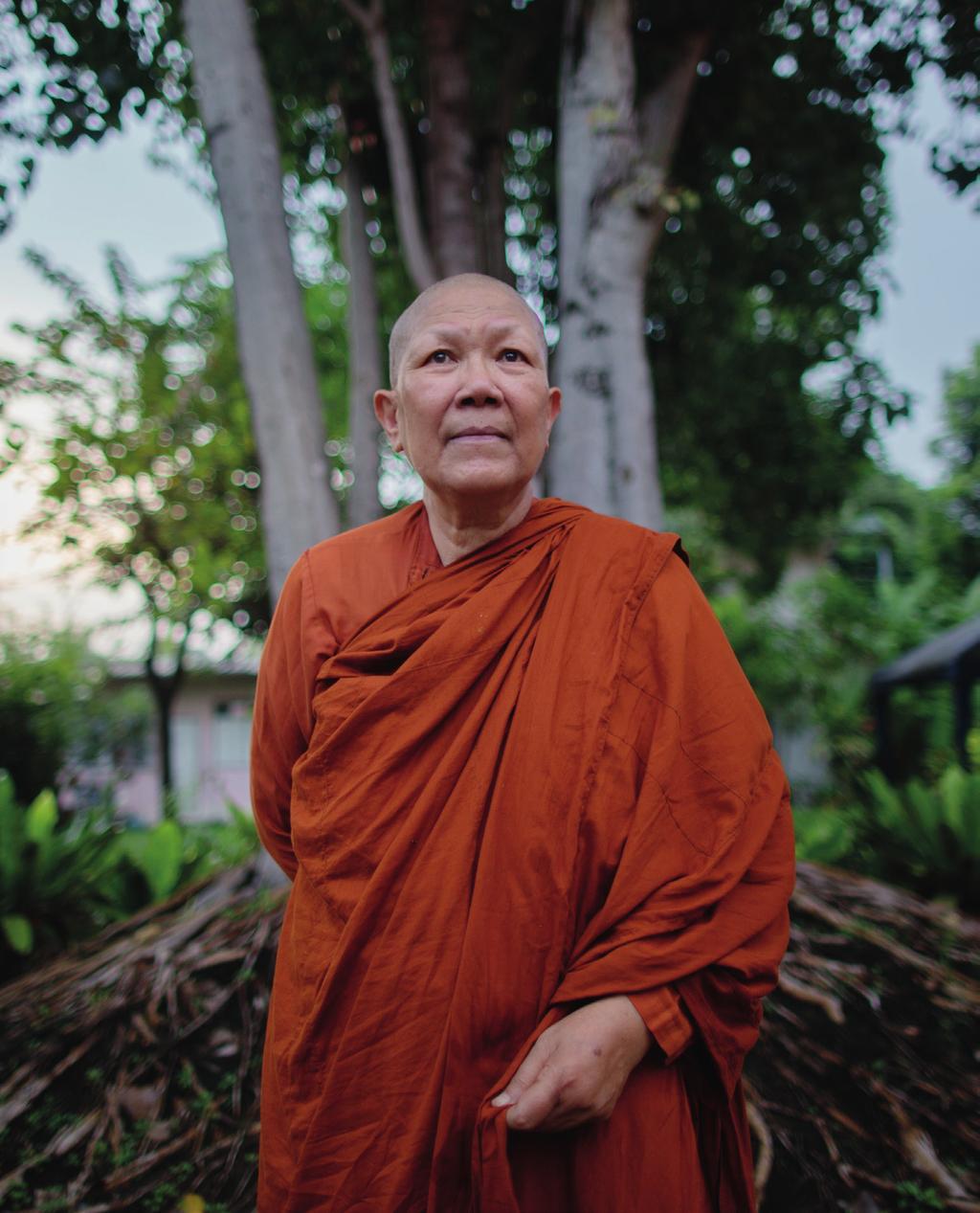 PIONJÄR Dhammananda är Thailands första kvinnliga munk. JAG KOM TILL EN VÄNDPUNKT. JAG ARBETADE PÅ TV OCH EN DAG PASSERADE JAG EN SPEGEL.