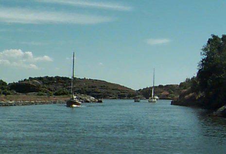 Vårt Båtliv TEXT: Bengt Jideus Att ha tillgång till båt ger en fantastisk möjlighet att vara i och utforska den väldigt vackra skärgården som vi har här runtomkring Marstrand.