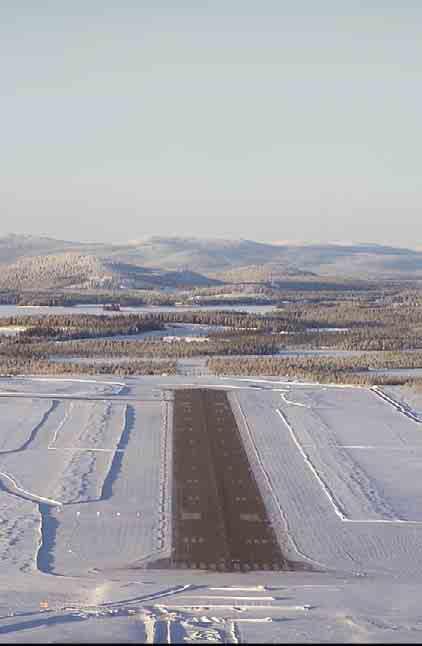 förlänga banan. År 24 startade ett EU-projekt på flygplatsen med att förlänga den befintliga landningsbanan med 5 m till 2 5 m.