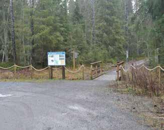 Spång över sumpmarken längs nya leden före och nedan efter Entréplatsen från Gamla Haparandavägen