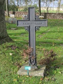 Den är rest över hemmansägaren O P Enström, 1890. I kvarteret återfinns den enda gjutjärnsvården som finns på kyrkogården.