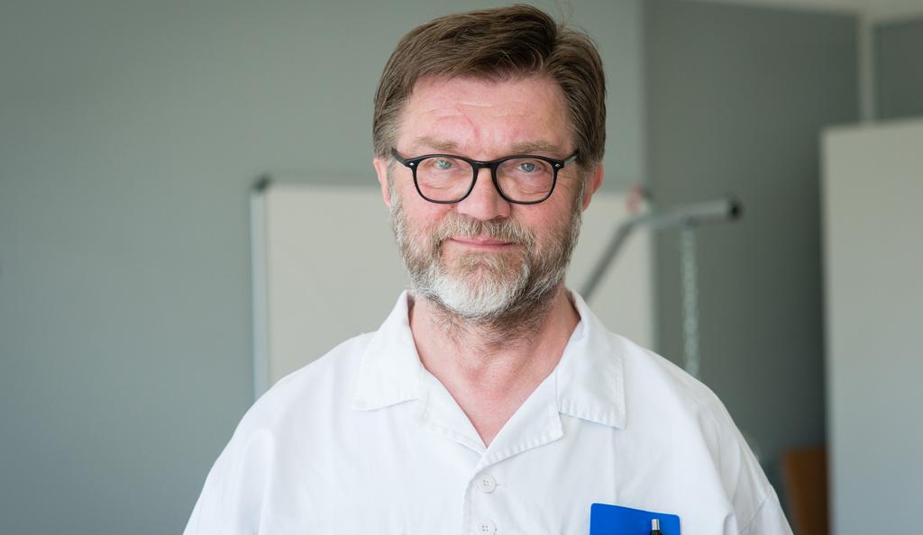 Foto: Ellen Aguirre ter som kan övertas av andra än vårdpersonal ska ses över, det behöver finnas fler yrkeskategorier inom vården.