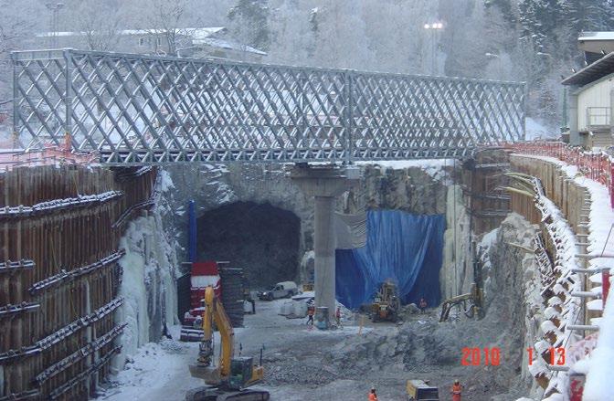 En två spanns bro över bygget av Norra Länken