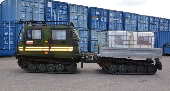 Bandvagnar Bandvagnsstyrkan är en insatsberedd funktion som levererar Lednings- och Transportförmåga under svåra förhållanden. Bandvagnar och andra fordon finns utplacerade över landet.