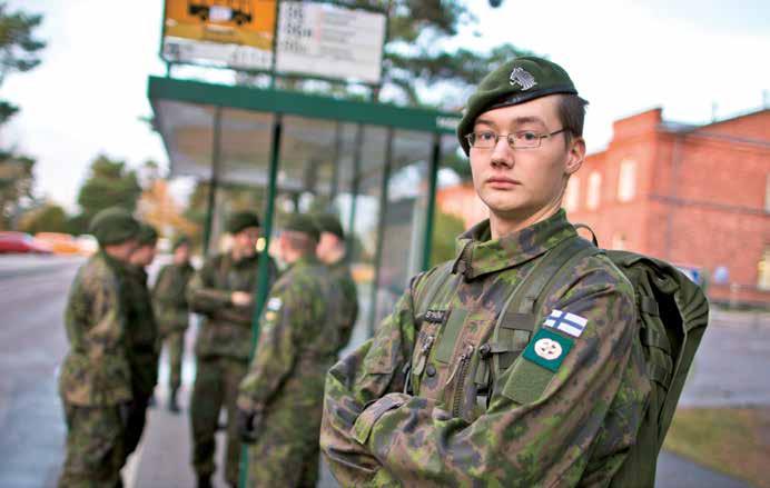 berättigad till militärunderstöd för att kunna behålla sin lägenhet (skäliga boendekostnader) där under tjänstgöringstiden.